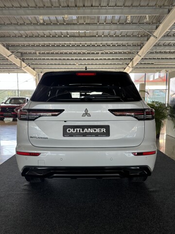 Mitsubishi Outlander Ultimate Black