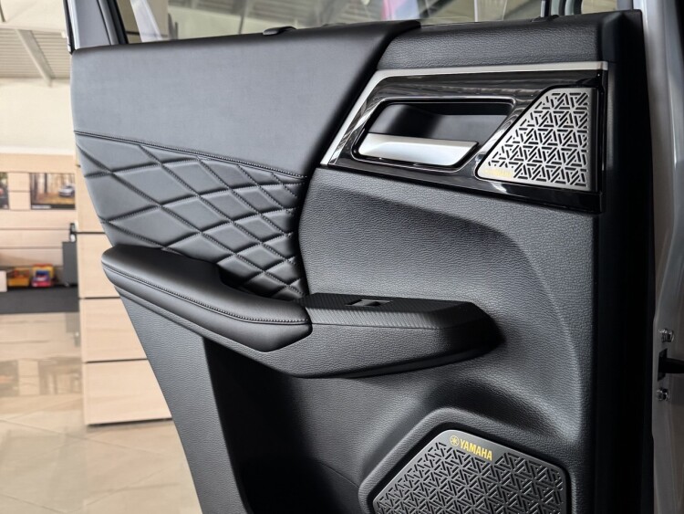 Mitsubishi Outlander Ultimate Black